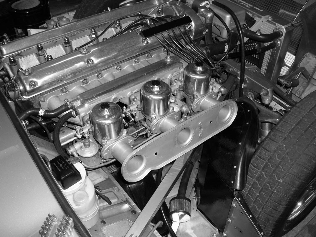Triple SU HD8 carburettors on Jaguar E-Type XK6 engine